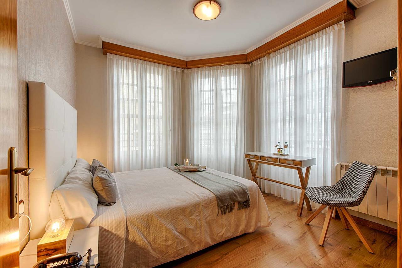 Hostal Zahara Ferrol Exteriör bild
