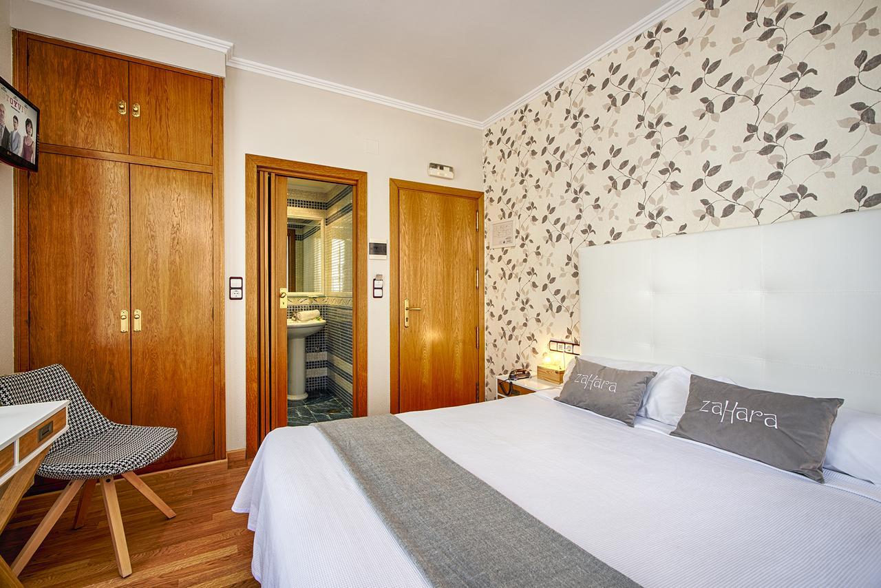 Hostal Zahara Ferrol Exteriör bild