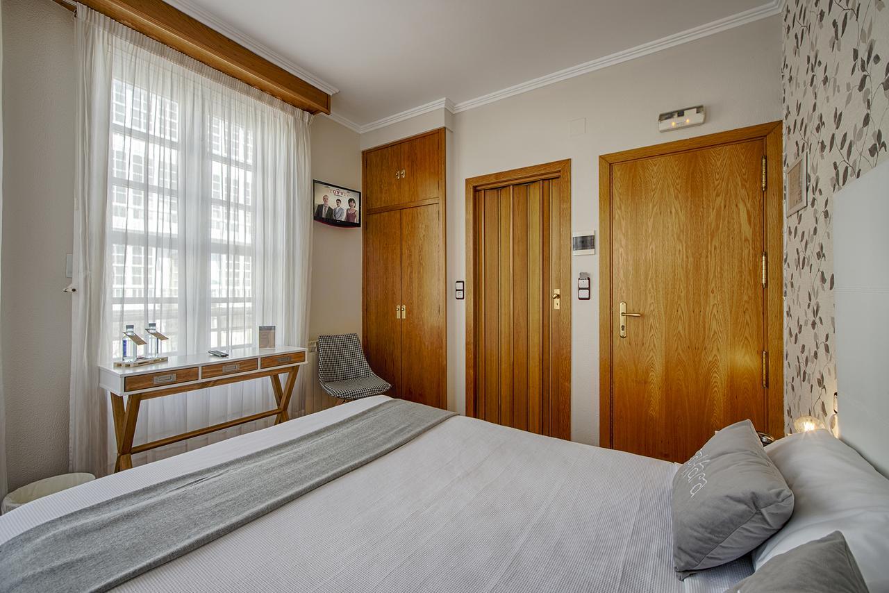 Hostal Zahara Ferrol Exteriör bild