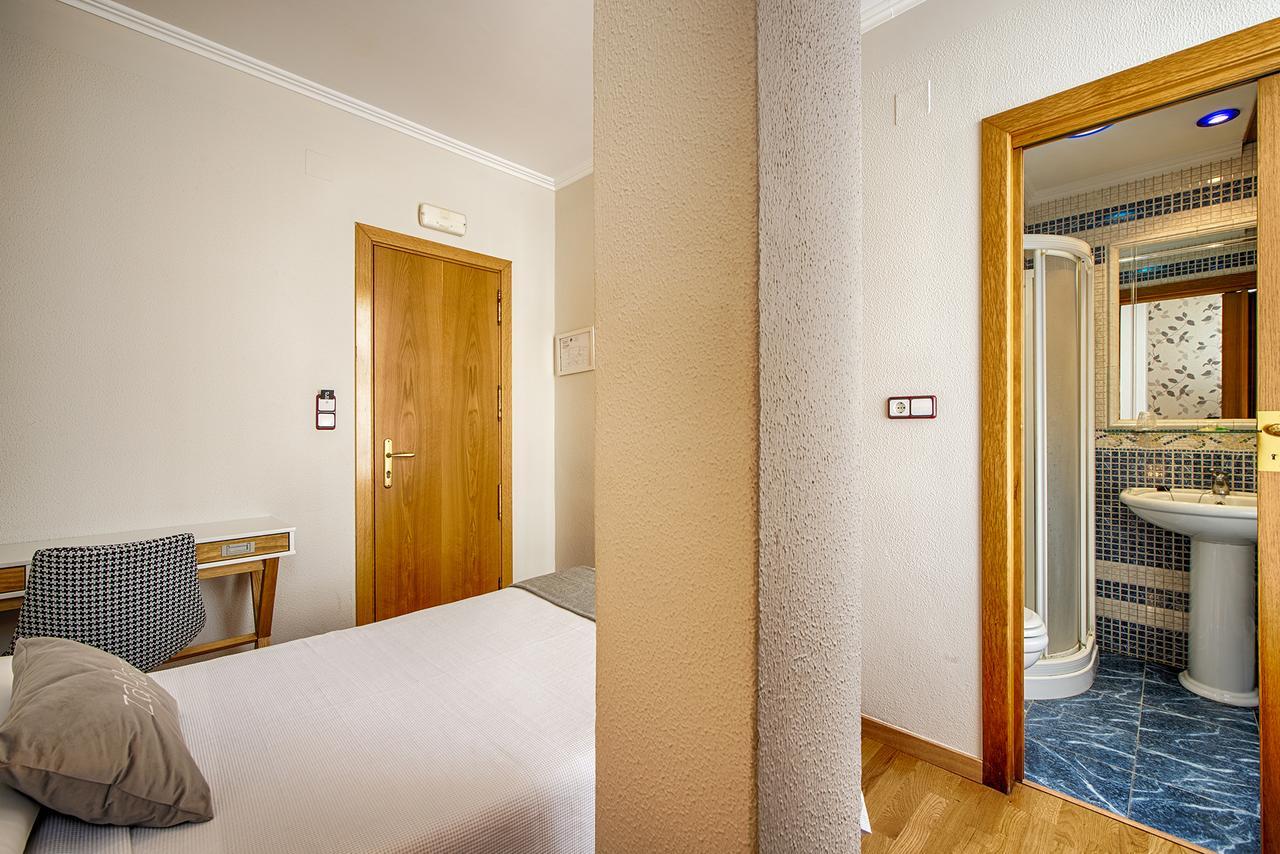 Hostal Zahara Ferrol Exteriör bild