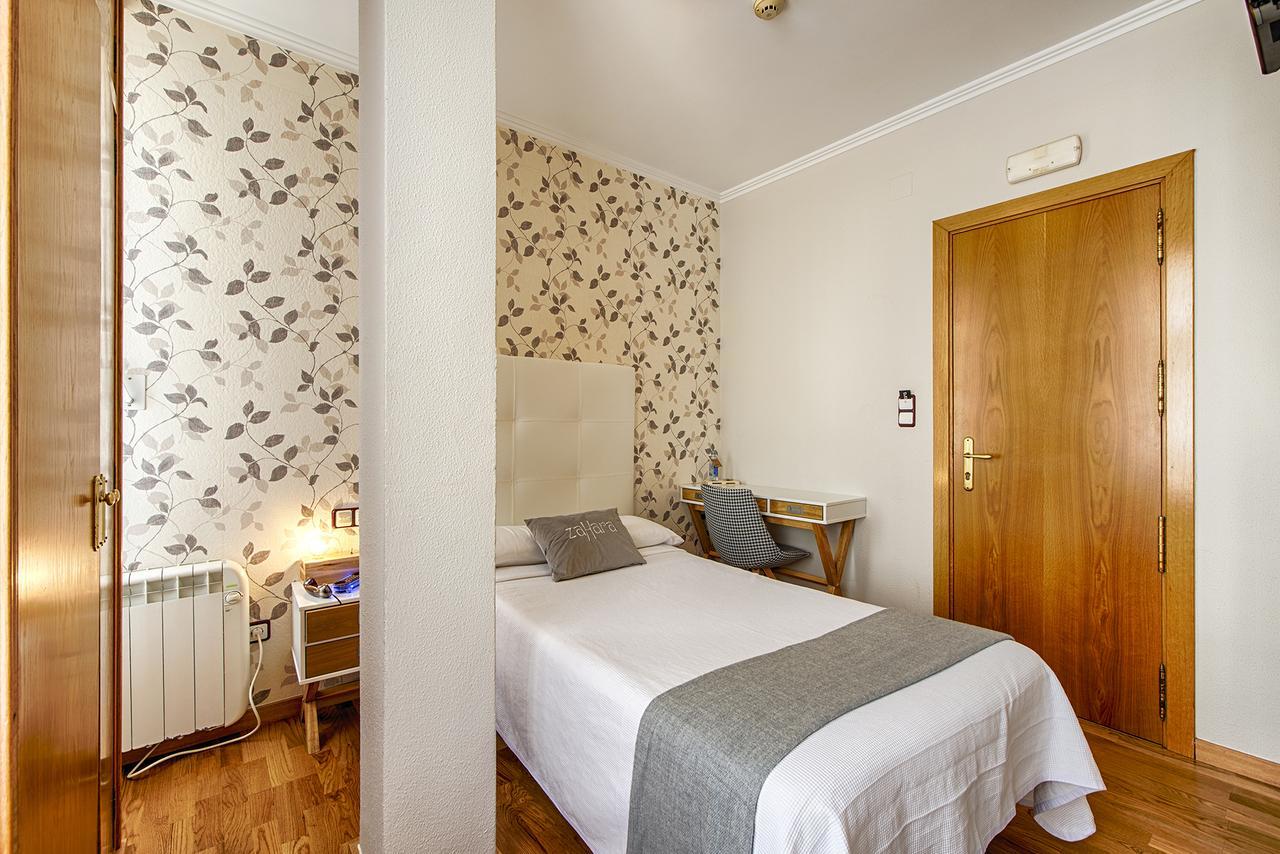 Hostal Zahara Ferrol Exteriör bild