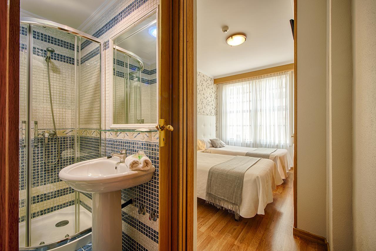 Hostal Zahara Ferrol Exteriör bild
