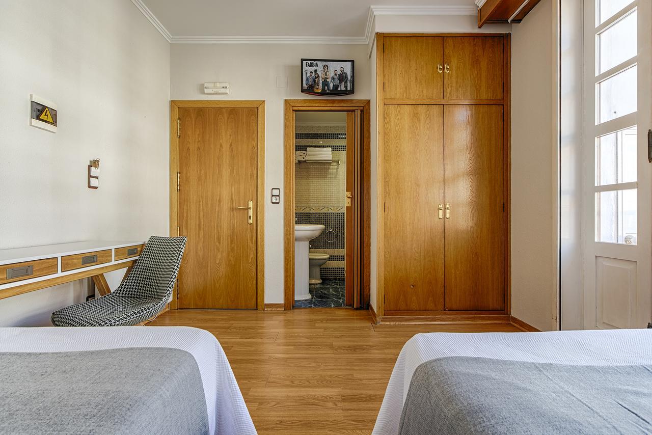 Hostal Zahara Ferrol Exteriör bild